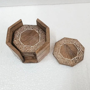 Agregue un estilo único a su configuración de café y bar con posavasos de nogal de grano que elevan sus alfombrillas y almohadillas - Product Image 1