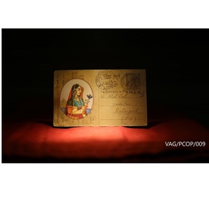 Tarjetas postales decorativas pintadas a mano con un diseño moderno y elegante para decoración de pared. - Product Image 1