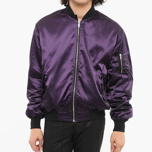 Chaqueta de bombardero de satén informal de invierno para hombre, chaqueta universitaria bordada de tela de satén con decoración de botones de poliéster - Product Image 4