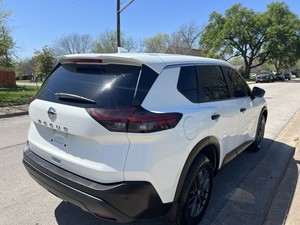 Increíble Nissan Rogue S 2021 con Transmisión Automática y Asientos de Cuero - Product Image 5