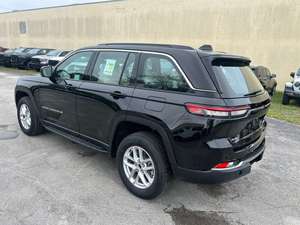 Jeep Grand Cherokee Laredo 4x4 3.6L 2025, el más vendido - Product Image 2