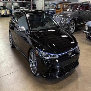 VOLKSWAGEN GOLF R 2024 DE ALTA DEMANDA, TRANSMISIÓN MANUAL, ASIENTOS DE CUERO - Product Image 1