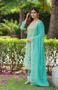 Ensemble Salwar Kameez élégant pour femmes avec broderie lourde et Dupatta assortie au meilleur prix - Product Image 4