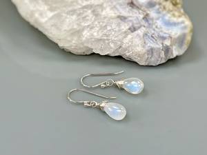 Pendientes de Plata de Ley 925 con Baño de Oro Rosa de 14k, Hechos a Mano con Piedra Lunar Arcoíris Natural, Elegantes Pendientes Colgantes de Piedras Preciosas para Boda - Product Image 2