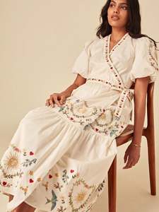 2025เดรสแขนสั้นคอวีสำหรับผู้หญิงเดรสสั้นลำลองปักลูกไม้ทรงหลวมสีทึบฤดูร้อน - Product Image 3