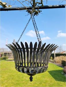 Panier de fleurs suspendu en métal marron moderne pour décoration de fenêtre extérieure plantes fleurs pot jardin maison cour fabriqué en inde vente en gros - Product Image 5