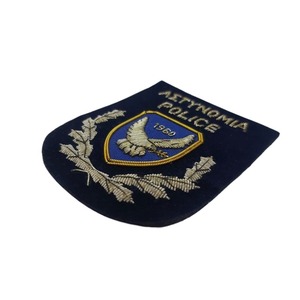 Badges, emblèmes et patchs brodés à la main de haute qualité pour les industries, en fil de bouillon, faits sur mesure - Product Image 1