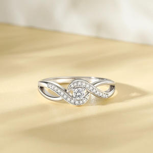Anillo de Compromiso Jeulia de Plata de Ley con Moissanita, Diseño Infinito Trenzado, Joyería Geométrica Delicada - Product Image 5