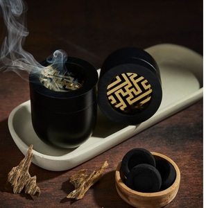 Lámpara de Perfume Metálica Ecológica de Alta Calidad con Diseño Floral Árabe y Acabado Dorado, Soporte de Diseño Dorado para Servir Nueces - Product Image 5