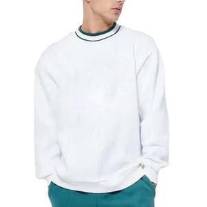 Sweat-shirts à col rond brodés personnalisés en gros, de haute qualité, coupe classique pour hommes, en molleton de coton, pour l'hiver - Product Image 5