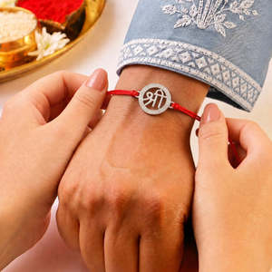 Set de Rakhi de Plata Preciosa Zarkan con Roli Chawal, Regalo para Ocasiones Especiales - Product Image 2