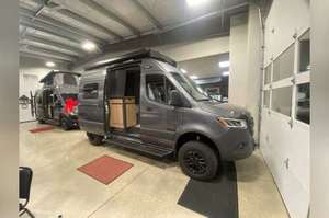 2023 2022สำหรับขายรถบ้านหรู Winnebago - Product Image 2