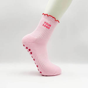 ถุงเท้าผ้าฝ้ายเนื้อนุ่มสำหรับผู้หญิง พร้อมโลโก้แบบกำหนดเอง ผสมสี ดีไซน์ขอบระบายน่ารัก เหมาะสำหรับพิลาทิส โยคะ และเด็กผู้หญิง - Product Image 3