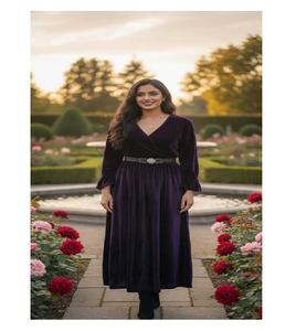 Robe en velours tendance et écologique pour femmes, ceinture coordonnée, manches longues, taille naturelle, tissu doux au toucher, style confortable - Product Image 2