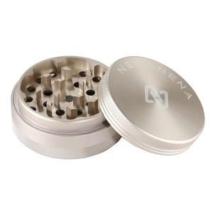 เครื่องบดเครื่องเทศอลูมิเนียมหลากสีที่บดสมุนไพรด้วยมือพร้อมหน้าจอตาข่าย4ชั้นและที่ขูดเพื่อให้ง่ายและละเอียด - Product Image 3