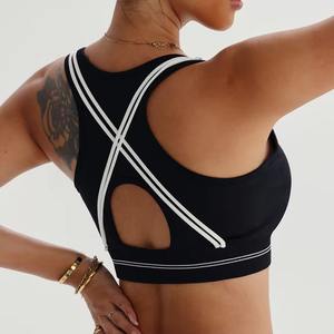 Soutien-gorge de sport yoga personnalisé à maintien élevé pour femme avec logo frontal, coussinets amovibles et design sur mesure - Vêtements de sport en gros - Product Image 6