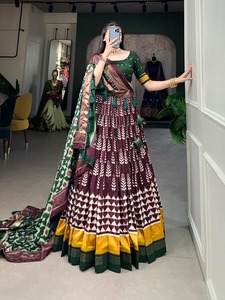 Présentation du nouveau catalogue de Navratri Choli pour femmes avec Tussar Silk Fabric Lehenga Blouse et Dupatta avec feuille imprimée - Product Image 3
