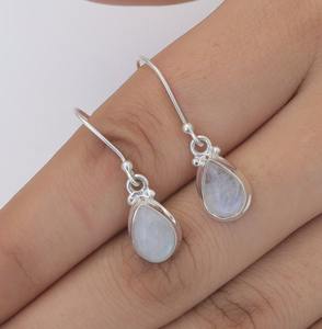 Pendientes Spinner de piedra lunar hechos a mano de plata de ley sólida 925, pendientes de mujer de regalo de boda perfecto de plata estampada 925 - Product Image 3
