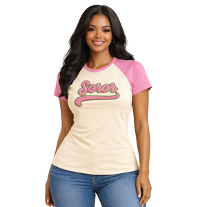 T-shirt à manches raglan en ivoire Soror, sororité grecque, vêtements décontractés d'été pour femmes, rose, vert, écologique, élégant, collège - Product Image 1