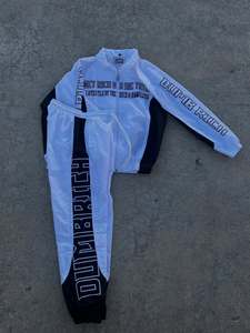 ชุดวอร์มกันลมแบบ 2 ชิ้น สั่งทำขายส่ง สำหรับทุกเพศทุกวัย ไซส์พลัส สำหรับฤดูหนาว เนื้อผ้าโพลีเอสเตอร์/ไนลอน น้ำหนักเบา ระบายอากาศดี สไตล์สตรีทแวร์ - Product Image 5