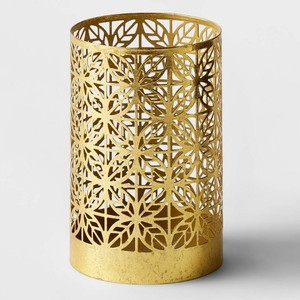 Bougie votive accrocheuse dans la conception de découpe avec finition dorée pour l'article décoratif de dessus de table d'hôtel et de restaurants à la maison - Product Image 1