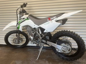 NUEVA Motocicleta Todoterreno <span class=keywords><strong>Kawasaki</strong></span> KLX 140R L 2026 - Product Image 2