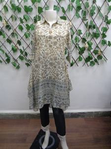 Venta al por mayor diseñador túnica India Kurti Digital impreso con colores vibrantes y aspecto elegante MEJORES PRECIOS DE LA India - Product Image 3