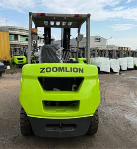 Grúa Móvil Zoomlion FD50 con Motor Kubota, Capacidad de 3 Toneladas, Altura de Elevación de 3m, para Uso en Construcción - Product Image 3
