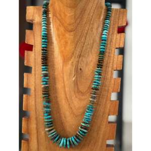 Collar Navajo con Turquesa Mixta y Plata de Ley, Obra Coleccionable Cultural - Product Image 2