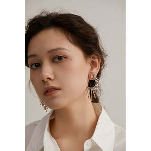 Bagues de mode blanches élégantes et audacieuses, boucles d'oreilles tendance - Product Image 4
