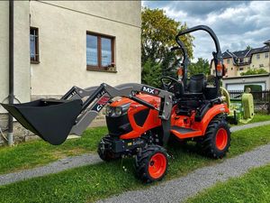 Tractor agrícola Kubota 4x4 en venta, listo para enviar. Tractor agrícola confiable con motor potente. - Product Image 2