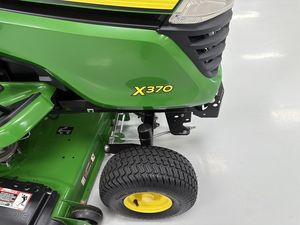ซื้อเครื่องตัดหญ้าแบบนั่งขับ John Deere X370 - Product Image 5