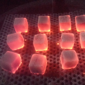 Découvrez le narguilé d'une nouvelle manière, où le charbon de briquette en forme de cube approfondit les délicieuses saveurs de votre shisha - Product Image 1