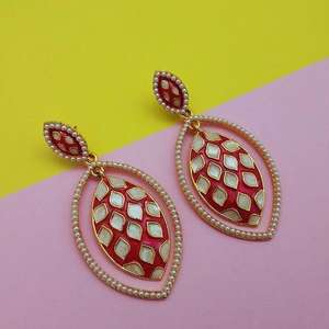 Kriaa Orange Meenakari Boucles d'oreilles pendantes plaquées or motif boule avec forme de numéro pour fête de mariage ou cadeau-1303104 - Product Image 1