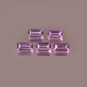 Saphir violet de laboratoire 1,5x3mm taille baguette facetté calibré pierre précieuse lâche certifiée pour la fabrication de bijoux en gros - Product Image 1