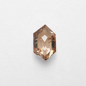 Diamante Cultivado en Laboratorio de 0.76ct, Corte Cojín, Forma Hexagonal, 6.9x4.3x2.8mm, Colores Variados: Rojo/Amarillo/Azul/Rosa/Estrella - Product Image 1