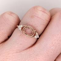 14K Vergoldete 925 Sterling Silber Klassische Schmuckkomponenten 9x7mm Ovaler Krappenfassung Halbmontierter Ost-West-Ring mit CZ-Edelstein