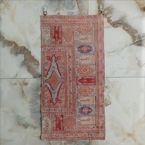 Tapis mural ethnique en soie moderne abstrait géométrique, tapis étroit, tapisserie turque lavable, décoration murale, art, célébration de Diwali - Product Image 1