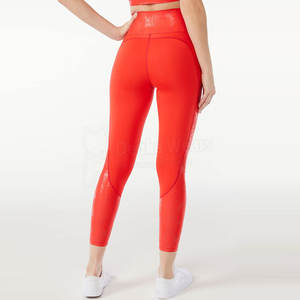 Leggings de yoga brillantes y elásticos de secado rápido con logo impreso personalizado, bajo MOQ, para mujer, ropa deportiva de cintura alta de spandex personalizada. - Product Image 3