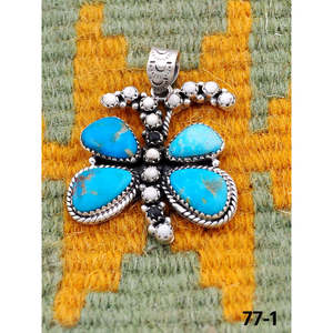 Pendentif Turquoise Fait Main du Sud-Ouest Santa Maria avec Buffalo Blanc et Sertissage en Forme de Papillon en Argent Sterling - Product Image 2