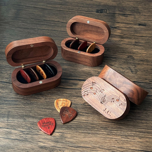 Caja de Madera Personalizable para Púas de Guitarra, Organizador de Almacenamiento Hecho a Mano para Accesorios de Guitarra, Regalos para Bandas y Amantes de la Música - Product Image 6