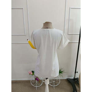 เสื้อเบลาส์ผ้าซาตินลายปักคอวีแขนสั้นสำหรับผู้หญิง รุ่น 37027 - สีน้ำเงิน - Product Image 6