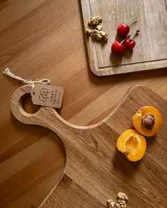 Planche à découper carrée en bois écologique Outil de cuisine artisanal naturel pour couper et hacher - Product Image 3