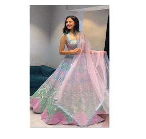 Vêtements de mariage de qualité supérieure Fausse Georgette lourde Lehenga Choli finement brodée avec paillettes et travail à la main en vrai miroir - Product Image 1