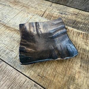 Bandeja de Joyería Minimalista, Bandeja Decorativa de Lujo para el Hogar, Artículo de Regalo Hecho a Mano, Decoración Sostenible para el Hogar, Bandeja Artesanal de Metal - Product Image 6