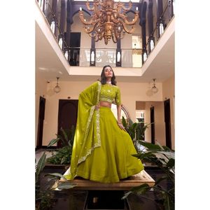 Nouvelle collection de magnifiques lehenga choli de créateurs en gros par Royal Export Surat - Product Image 4