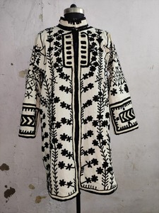 Manteau Suzani Veste Suzani pour femme Veste brodée en coton indien Kimono Suzani fait à la main Kimono long - Product Image 2