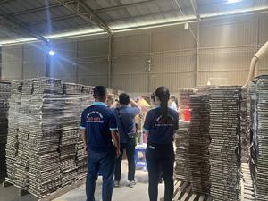 Tuile de terrasse moderne en bois d'acacia antidérapante résistante aux intempéries et imperméable pour un design extérieur lisse. - Product Image 6