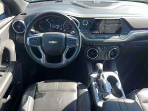 Chevrolet Blazer 3LT AWD 2022 d'occasion, incroyablement parfait, faible kilométrage, en stock, proposé à un prix fantastique - Product Image 2