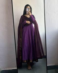 All Over Digital Printed Trendy Fashion para mujer algodón largo Anarkali bordado Kurti a un precio asequible - Product Image 4